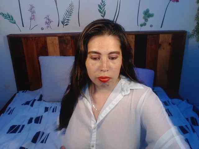 NikkiMilky webcam