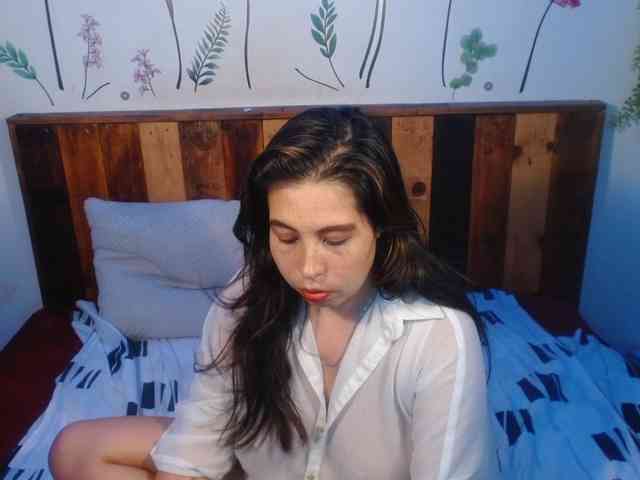 NikkiMilky webcam