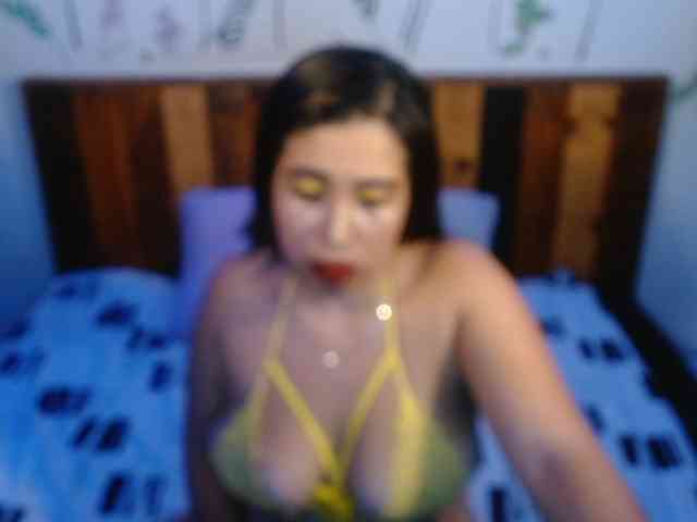 NikkiMilky webcam