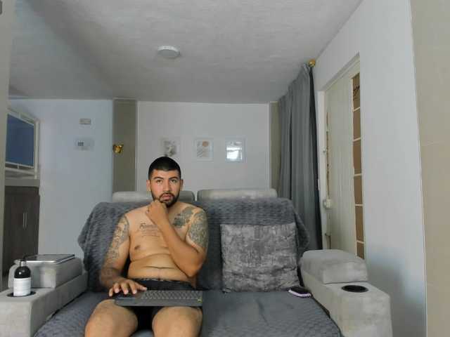 le modèle DulceRomance est en webcam porno dans un show sur le site bongacams, il possède les tags suivants: Latino/Hispanic,Brunette,Trimmed