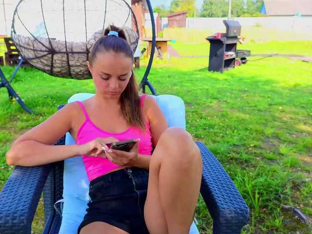misss-vikki live cam on BongaCams