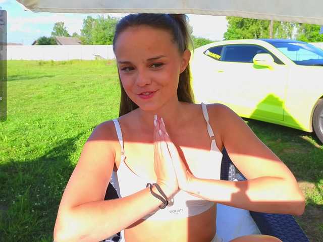 misss-vikki live cam on BongaCams