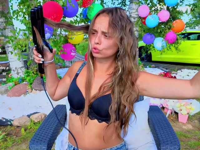 misss-vikki live webcam show