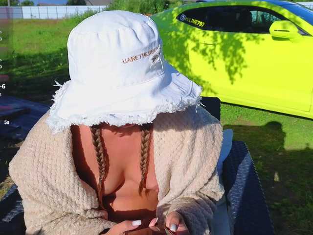 misss-vikki live cam on BongaCams