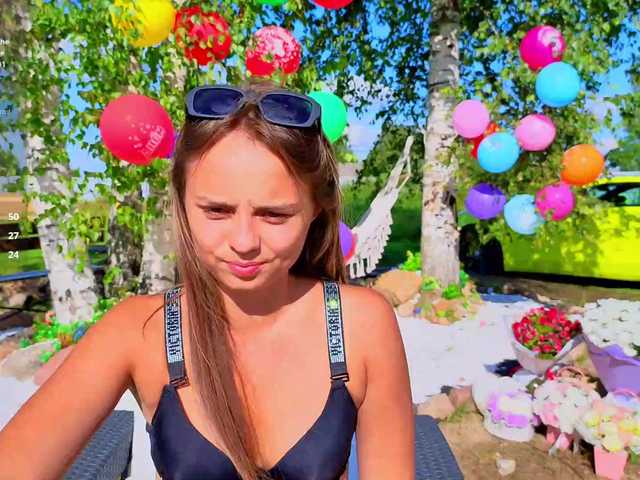 misss-vikki live webcam show