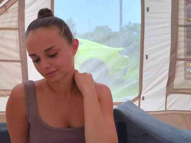 misss-vikki Sex Cam Show