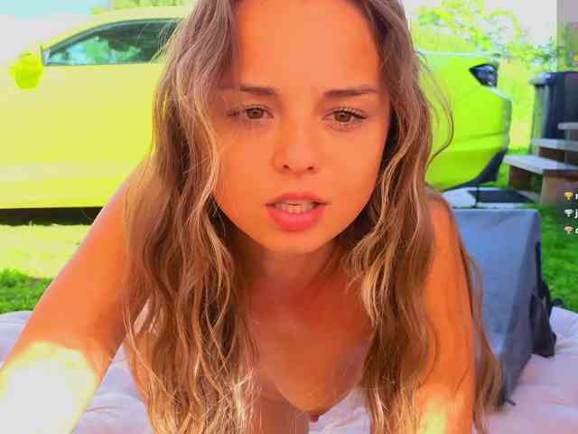 misss-vikki Sex Cam Show