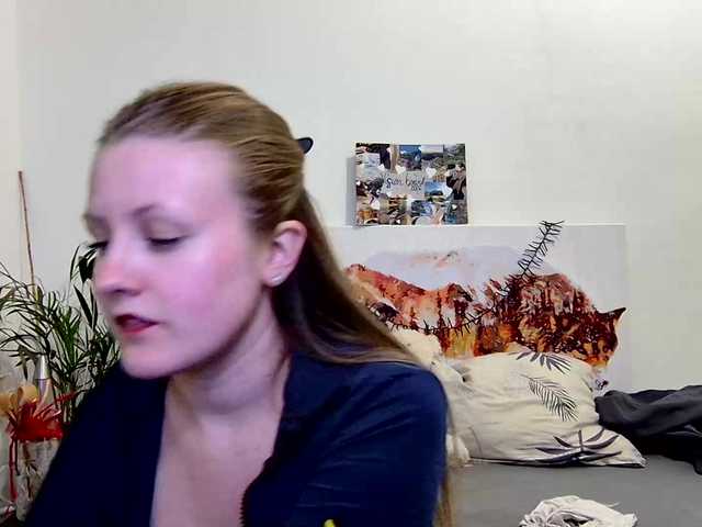 le modèle Miley_Grey est en webcam porno dans un show sur le site bongacams, il possède les tags suivants: White/Caucasian,Blonde,Shaved