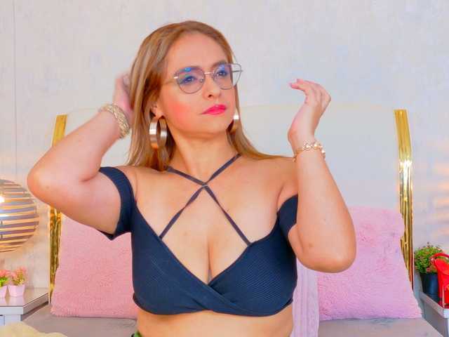 MarylinsVega live cam on BongaCams