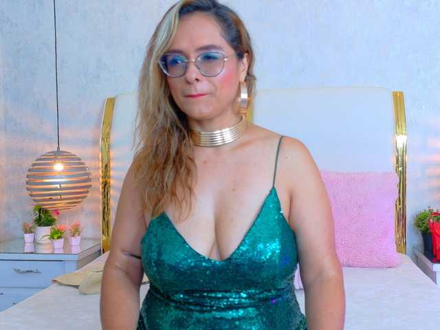 MarylinsVega live cam on BongaCams