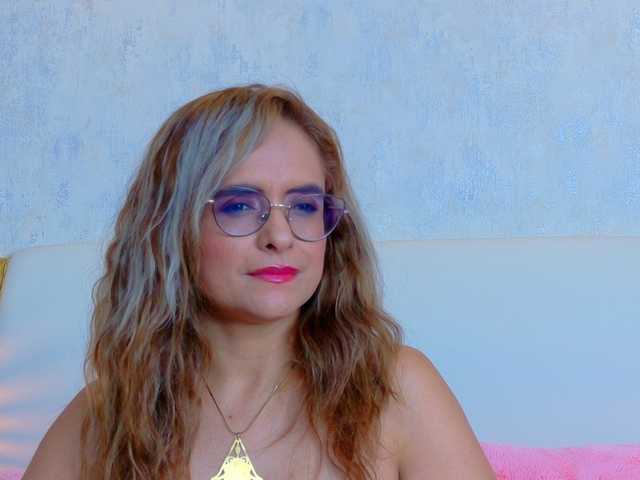 MarylinsVega live cam on BongaCams