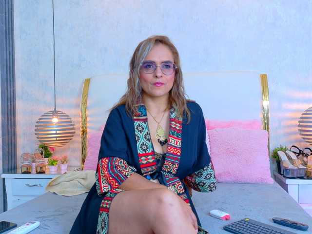 MarylinsVega live cam on BongaCams