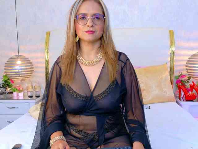 MarylinsVega Live Webcam on BongaCams