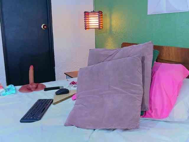 DANAABROWN webcam