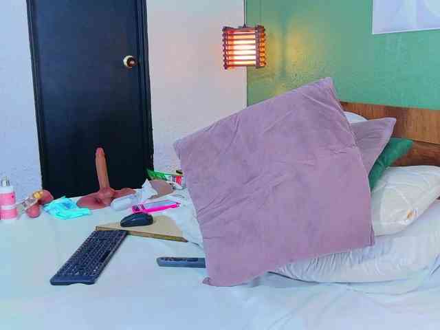 DANAABROWN webcam
