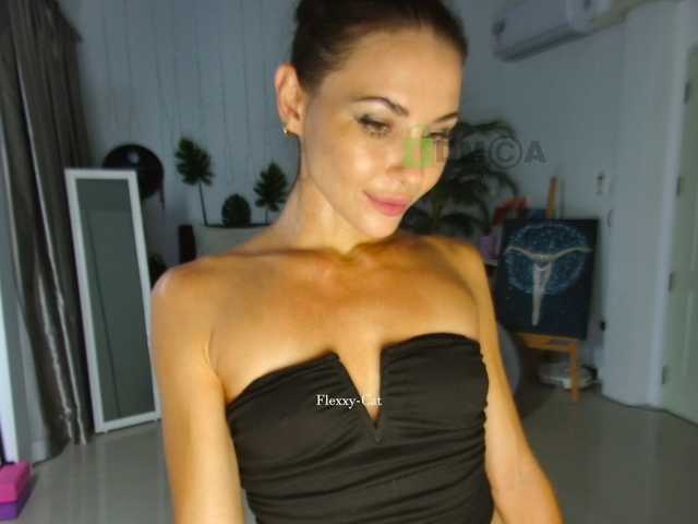 Flexy-Cat live cam on BongaCams