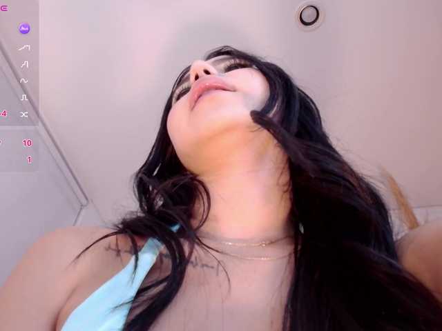 VictoriaLeia live cam on BongaCams