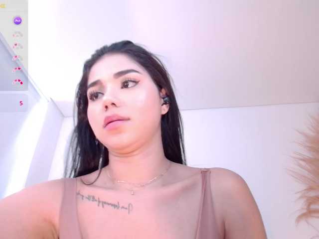 VictoriaLeia live cam on BongaCams
