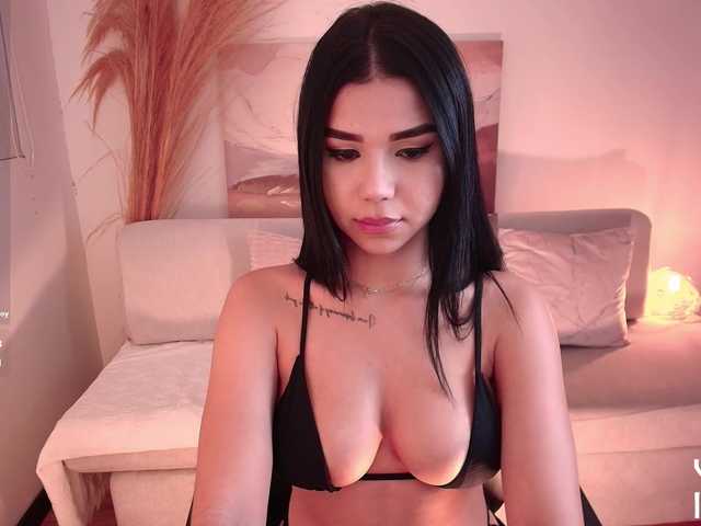 VictoriaLeia live cam on BongaCams