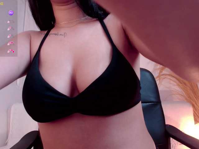 VictoriaLeia live cam on BongaCams