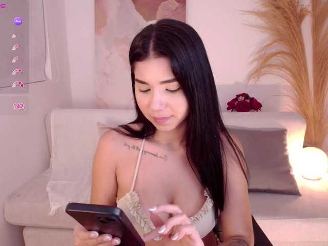 VictoriaLeia Live Cam on BongaCams