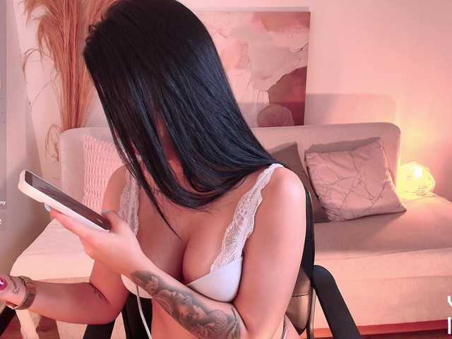 VictoriaLeia live cam on BongaCams