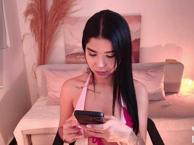 VictoriaLeia live cam on BongaCams