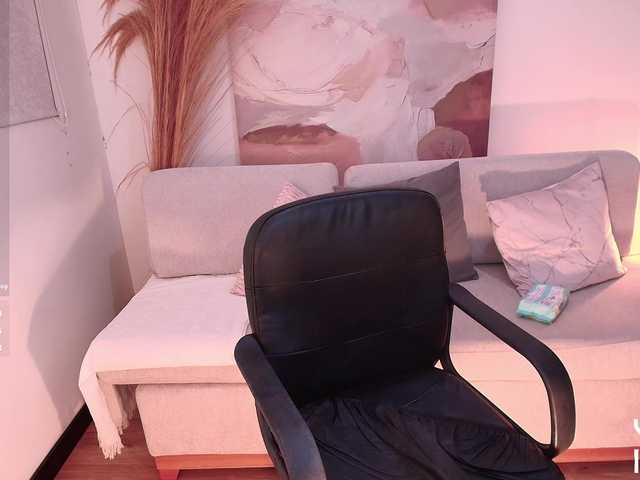 VictoriaLeia — live female cam