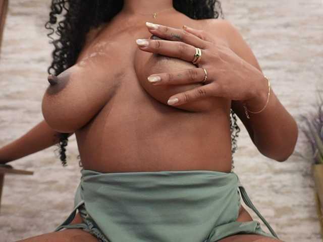 Nahomixjones live cam on BongaCams