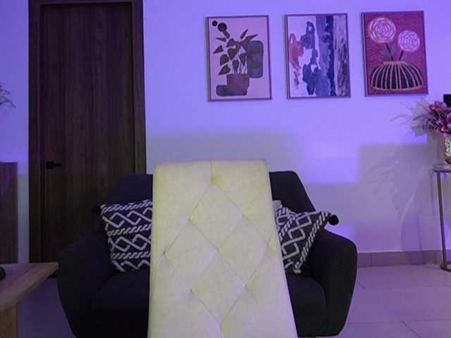 Nahomixjones live cam on BongaCams