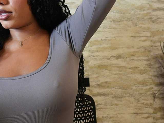 Nahomixjones live cam on BongaCams