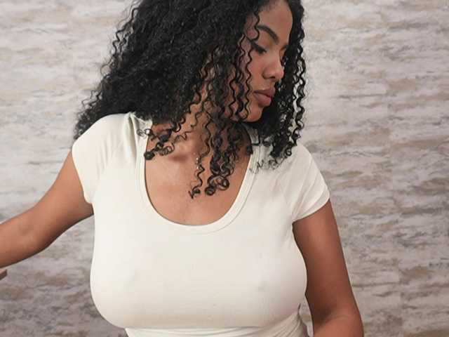 Nahomixjones live cam on BongaCams