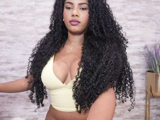 Nahomixjones live cam on BongaCams