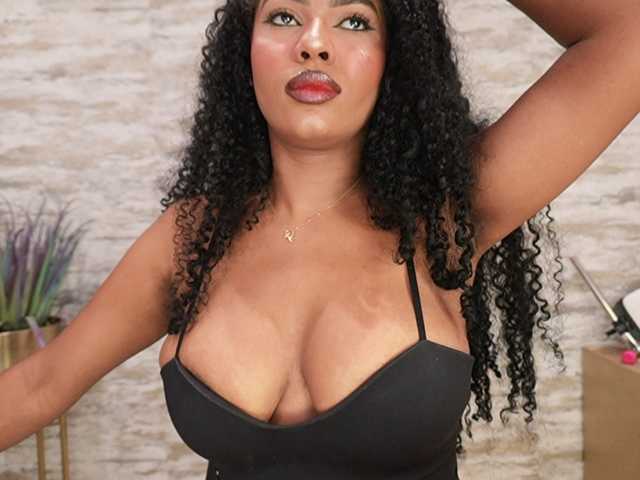 Nahomixjones live cam on BongaCams