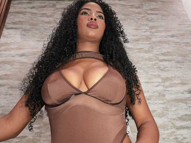 Nahomixjones, en directo ahora en BongaCams