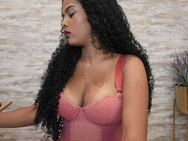 Nahomixjones live cam on BongaCams