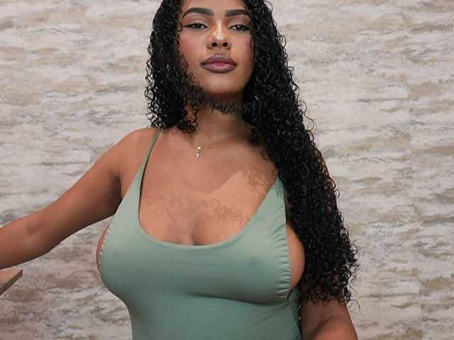 Nahomixjones live cam on BongaCams