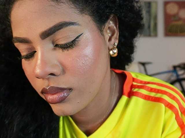 Nahomixjones live cam on BongaCams