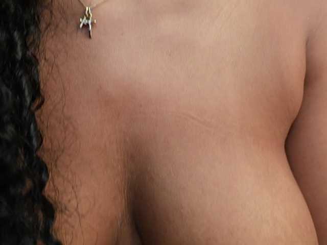 Nahomixjones live cam on BongaCams