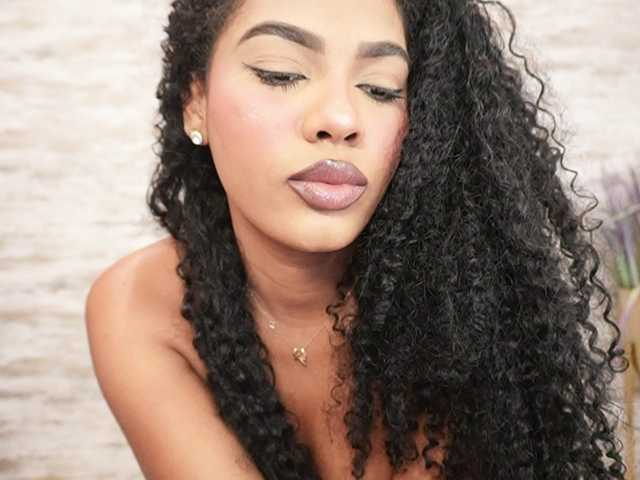Nahomixjones live cam on BongaCams