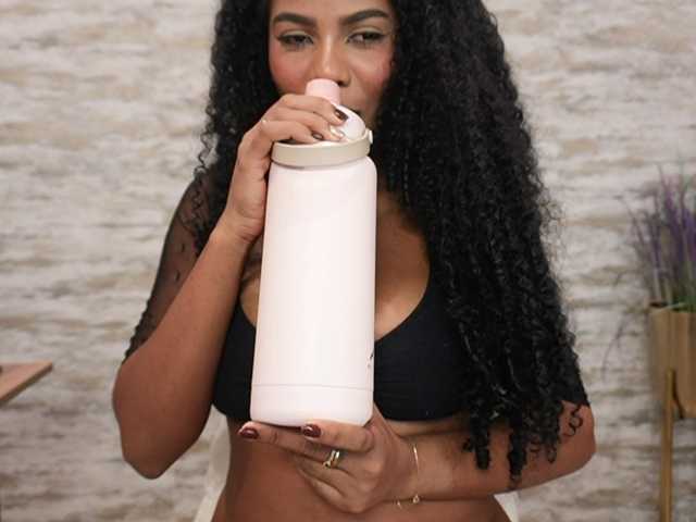 Nahomixjones live cam on BongaCams