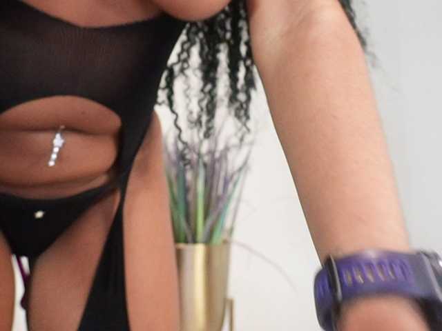 Nahomixjones live cam on BongaCams