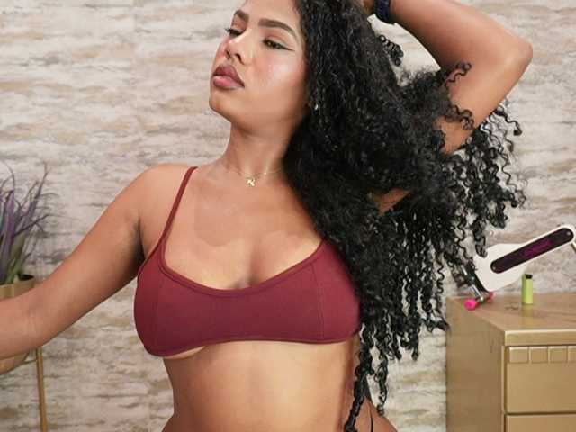 Nahomixjones live cam on BongaCams