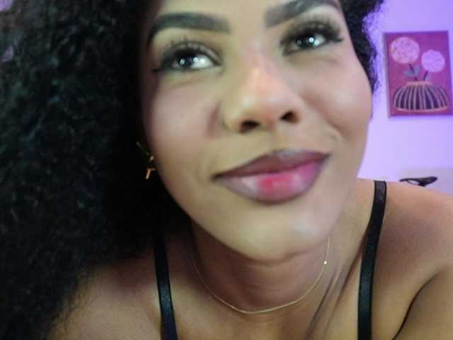 Nahomixjones live cam on BongaCams