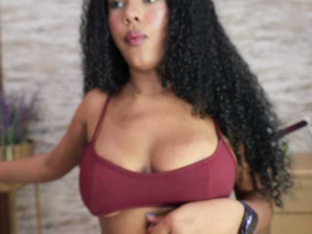 Nahomixjones live cam on BongaCams