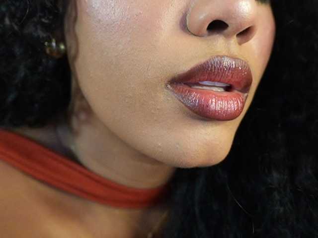 Nahomixjones live cam on BongaCams