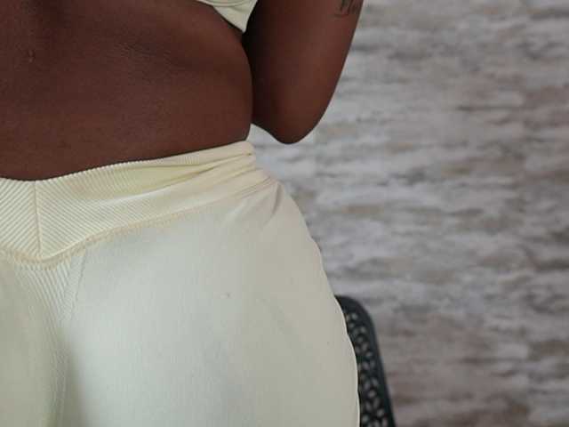Nahomixjones live cam on BongaCams