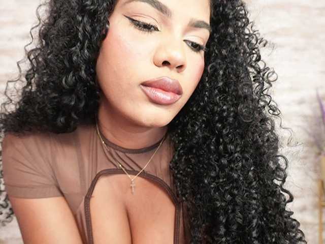 Nahomixjones live cam on BongaCams