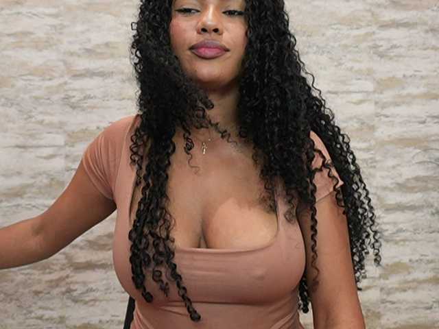 Nahomixjones live cam on BongaCams