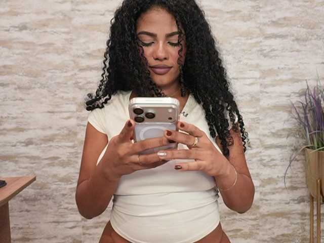 Nahomixjones live cam on BongaCams